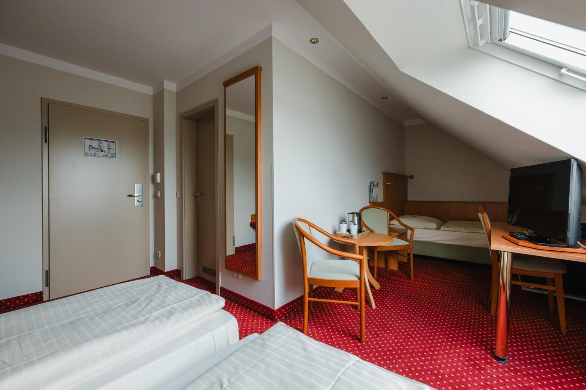 Hotel Mirage Duisburg Bagian luar foto